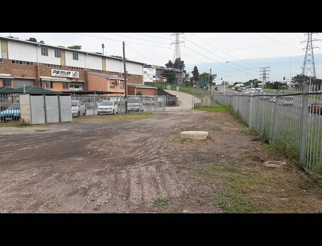 2,010M² INDUSTRIAL YARD TO LET IN NEW GERMANY